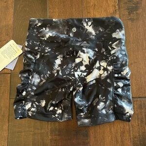Lululemon Train track shorts